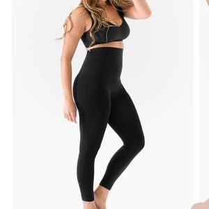 Belly Bandit Mother Trucker Black Postpartum Compression Leggings Sz. Medium.